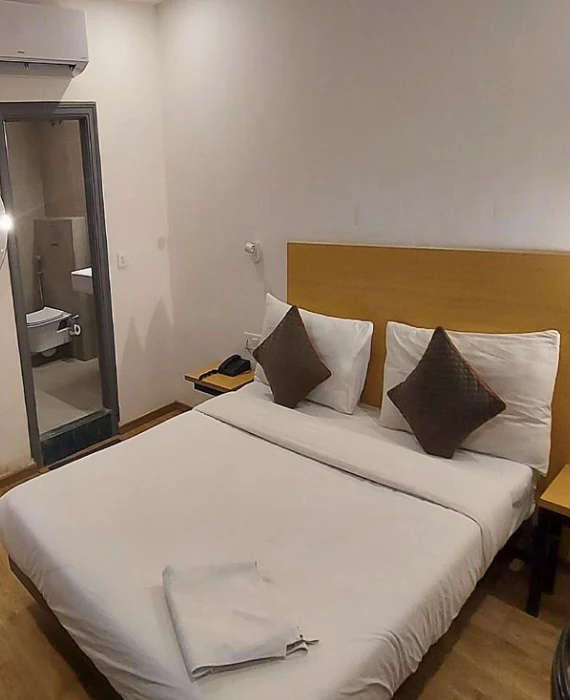 https://chetramhotels.com/wp-content/uploads/2023/04/Executive-room-hotel-chetram-1.webp